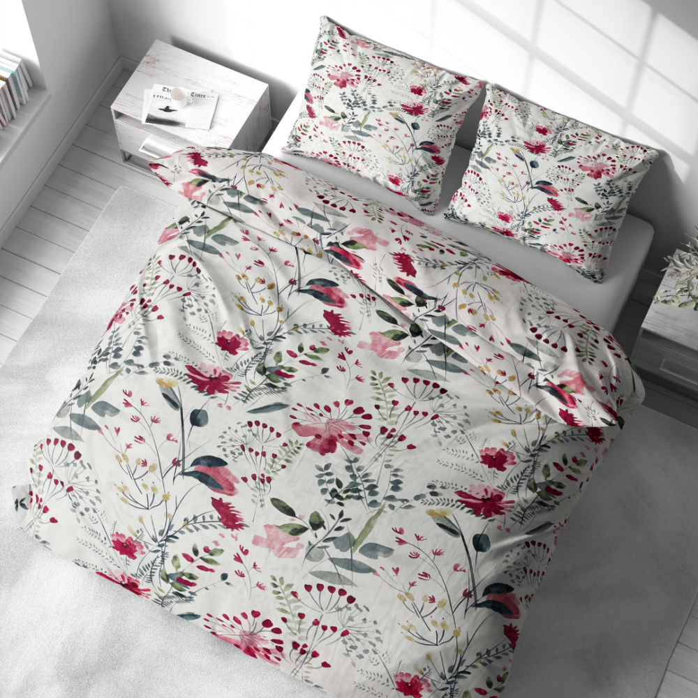 Bedding Set „Sparkling Flowers“. Patterned bedding sets, 140x200 cm, 200x200 cm, 200x220 cm. Designer watercolor pattern with pink blossoms and green leaf illustrations on a white background.