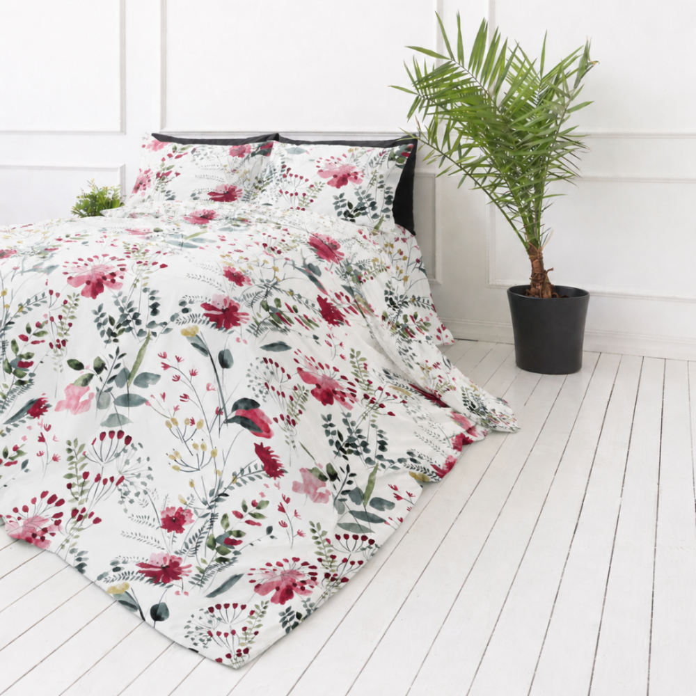 Bedding Set „Sparkling Flowers“. Patterned bedding sets, 140x200 cm, 200x200 cm, 200x220 cm. Bedding set with a delicate watercolor floral motif on a pastel-toned background. Bedding Set „Sparkling Flowers“. Patterned bedding sets, 140x200 cm, 200x200 cm, 200x220 cm. Bedding set with a delicate watercolor floral motif on a pastel-toned background.