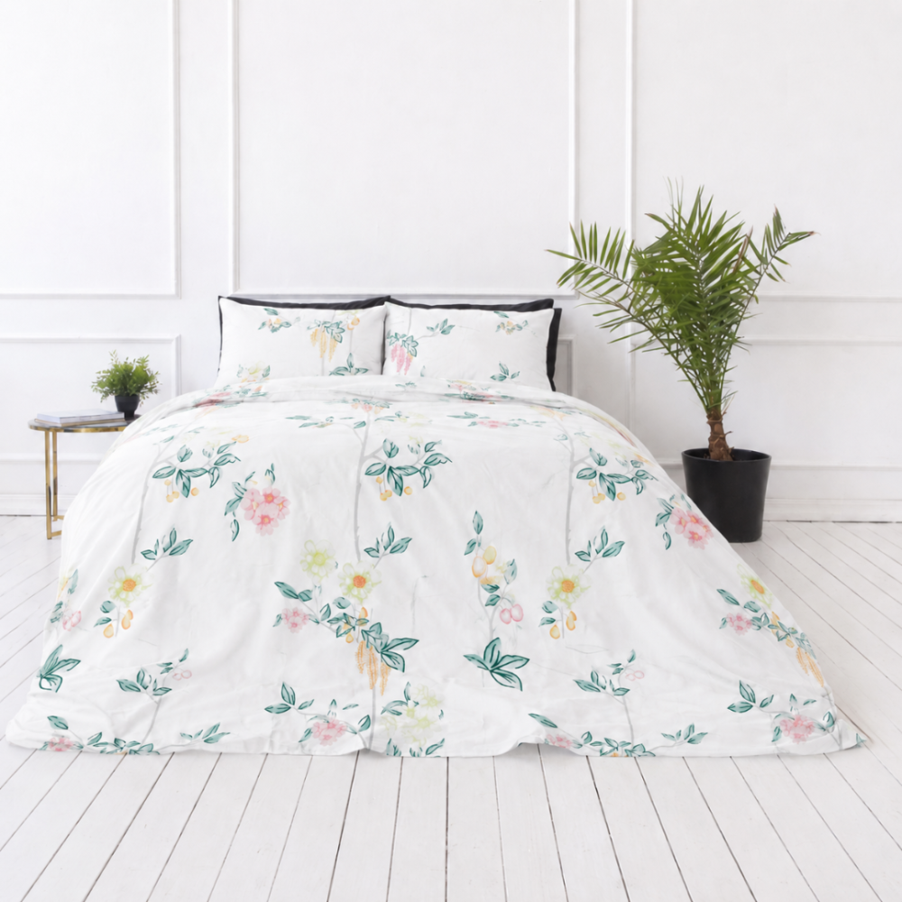 Bedding Set „Spring Melody“. Green bedding set, 140x200 cm, 200x200 cm, 200x220 cm. White bedding with a delicate pattern of blooming roses, jasmine, and greenery. Bedding Set „Spring Melody“. Green bedding set, 140x200 cm, 200x200 cm, 200x220 cm. White bedding with a delicate pattern of blooming roses, jasmine, and greenery.