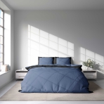 Bedding Set „Squared Marine“. Blue bedding sets, 200x220 cm. Beautiful dark blue bedding accented with a bold black frame, enhancing its rich color and design.
