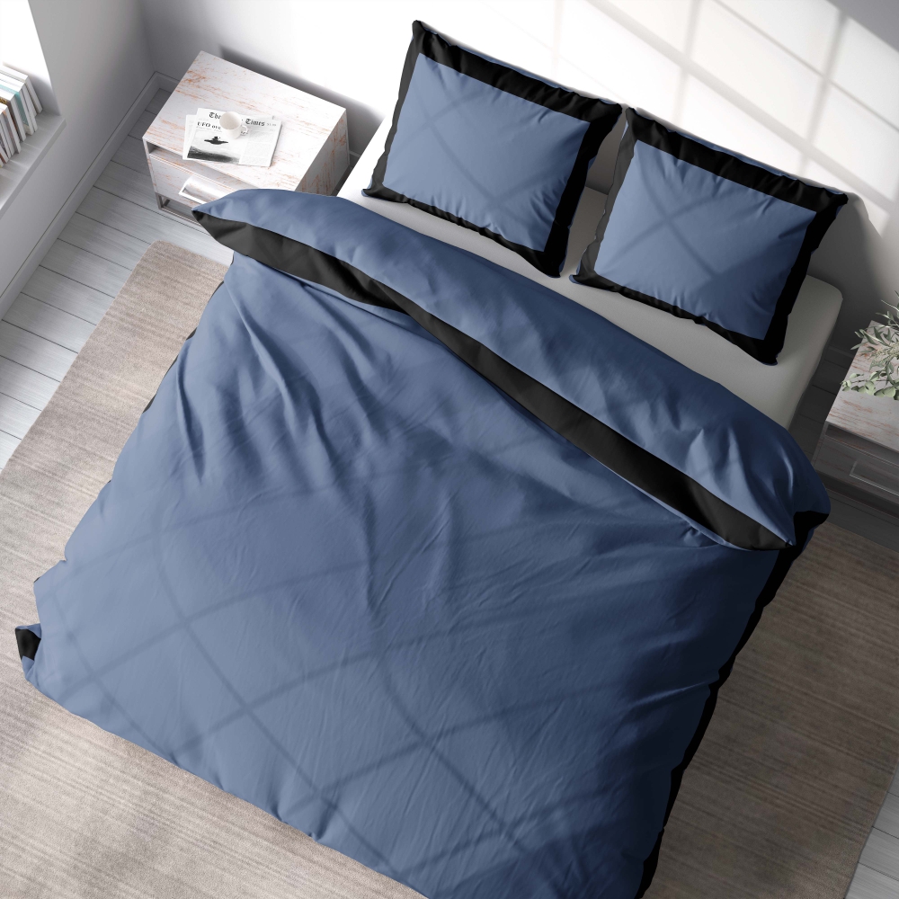Bedding Set „Squared Marine“. Blue bedding sets, 200x220 cm. Sleek dark blue bedding set adorned with a striking black border, creating a visually appealing contrast.