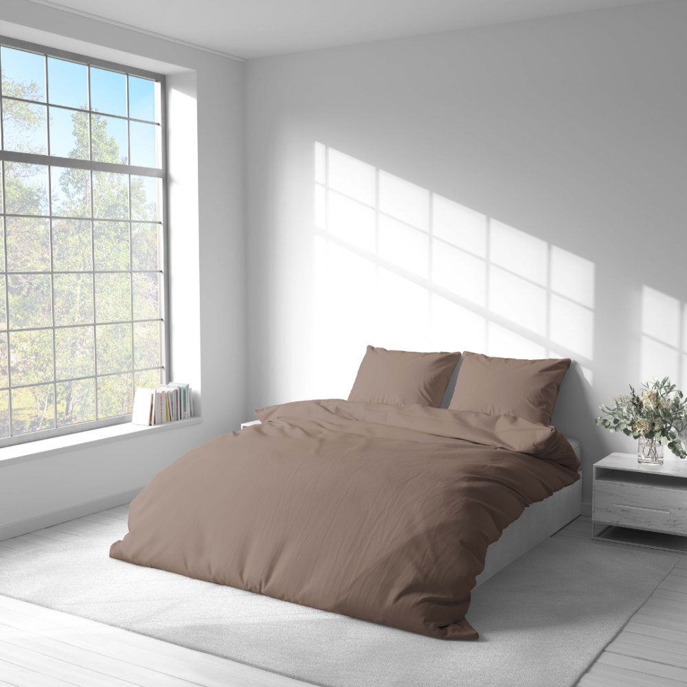 Bedding Set „Stucco“. Bedding sets 135x200, 140x200 cm, 200x200 cm, 200x220 cm. This brown bedding set with a creamy shade brings a warm and cozy feeling to your bedroom, perfectly complementing any interior.