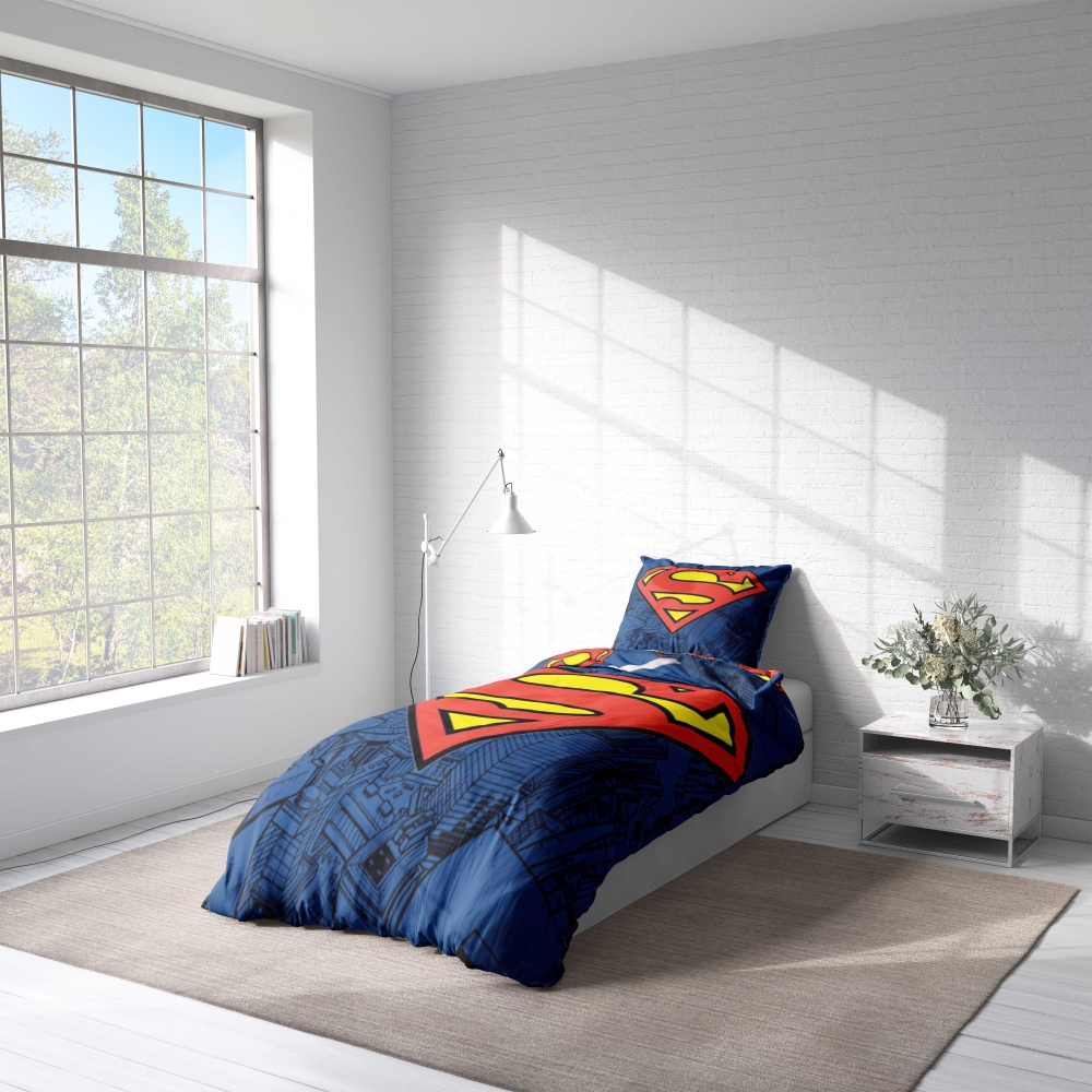Bedding Set „Superman“. Kids bedding, 140x200 cm. Whimsical dark blue bedding set featuring a city skyline and iconic superman emblem.