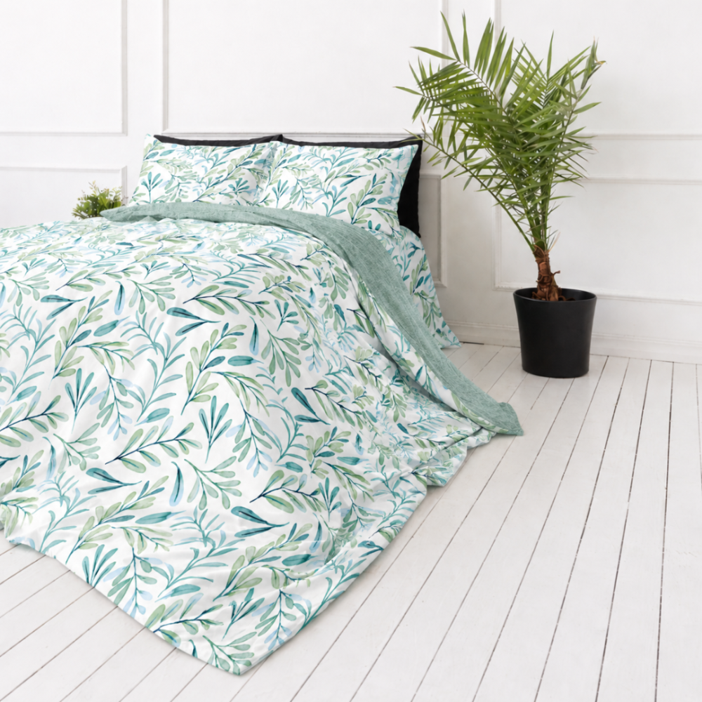 Bedding Set „Teal Grove“. Green bedding set, 140x200 cm, 200x200 cm, 200x220 cm. Bedding set with watercolor-style green leaves on a white background Bedding Set „Teal Grove“. Green bedding set, 140x200 cm, 200x200 cm, 200x220 cm. Bedding set with watercolor-style green leaves on a white background