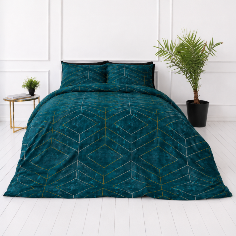 Bedding Set „Tethrys“. Bedding sets 155x200, 140x200 cm, 150x200 cm, 160x200 cm, 180x200 cm, 200x200 cm, 200x220 cm, 220x240 cm. Deep green bedding with abstract geometric ornament.