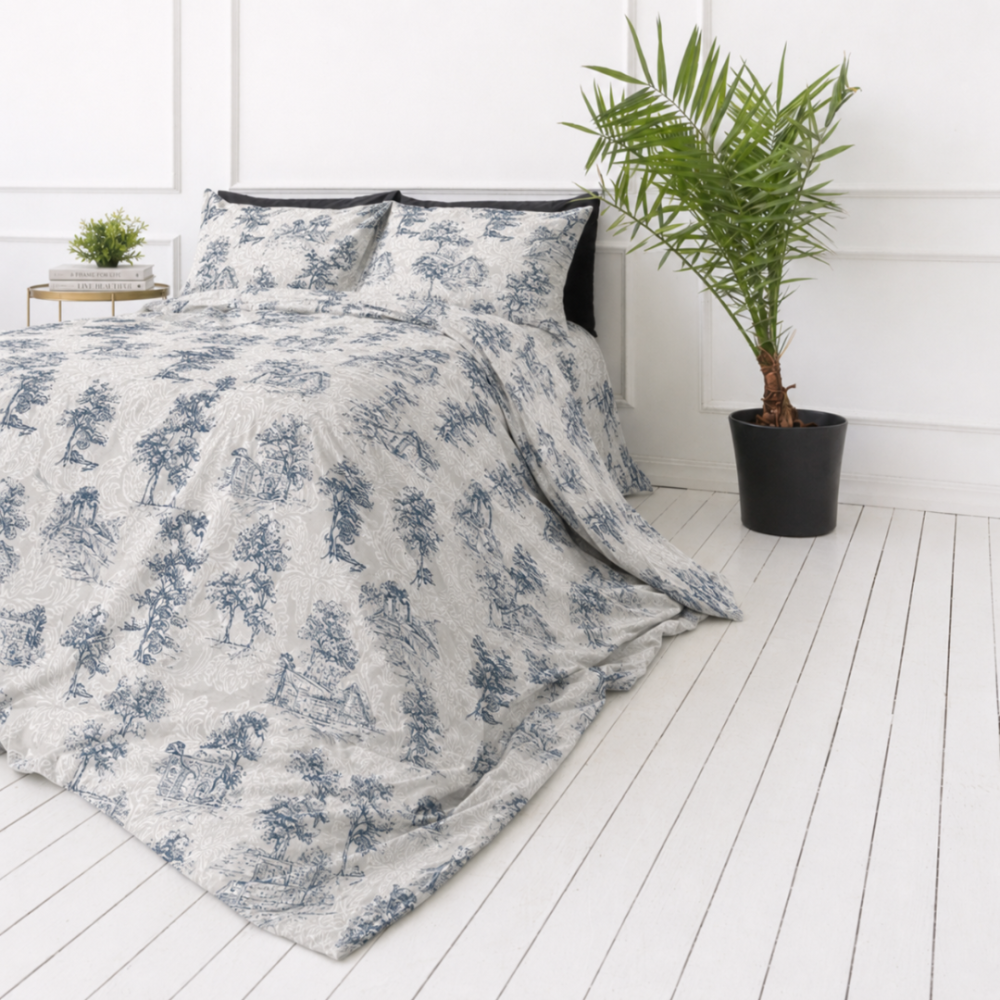 Bedding Set „Toile De Jouy Classic“. Gray bedding sets, 140x200 cm, 200x200 cm, 200x220 cm. The set is adorned with a classic “toile” pattern – groups of dark blue illustrations on a light background, highlighting architectural and natural elements. Bedding Set „Toile De Jouy Classic“. Gray bedding sets, 140x200 cm, 200x200 cm, 200x220 cm. The set is adorned with a classic “toile” pattern – groups of dark blue illustrations on a light background, highlighting architectural and natural elements.