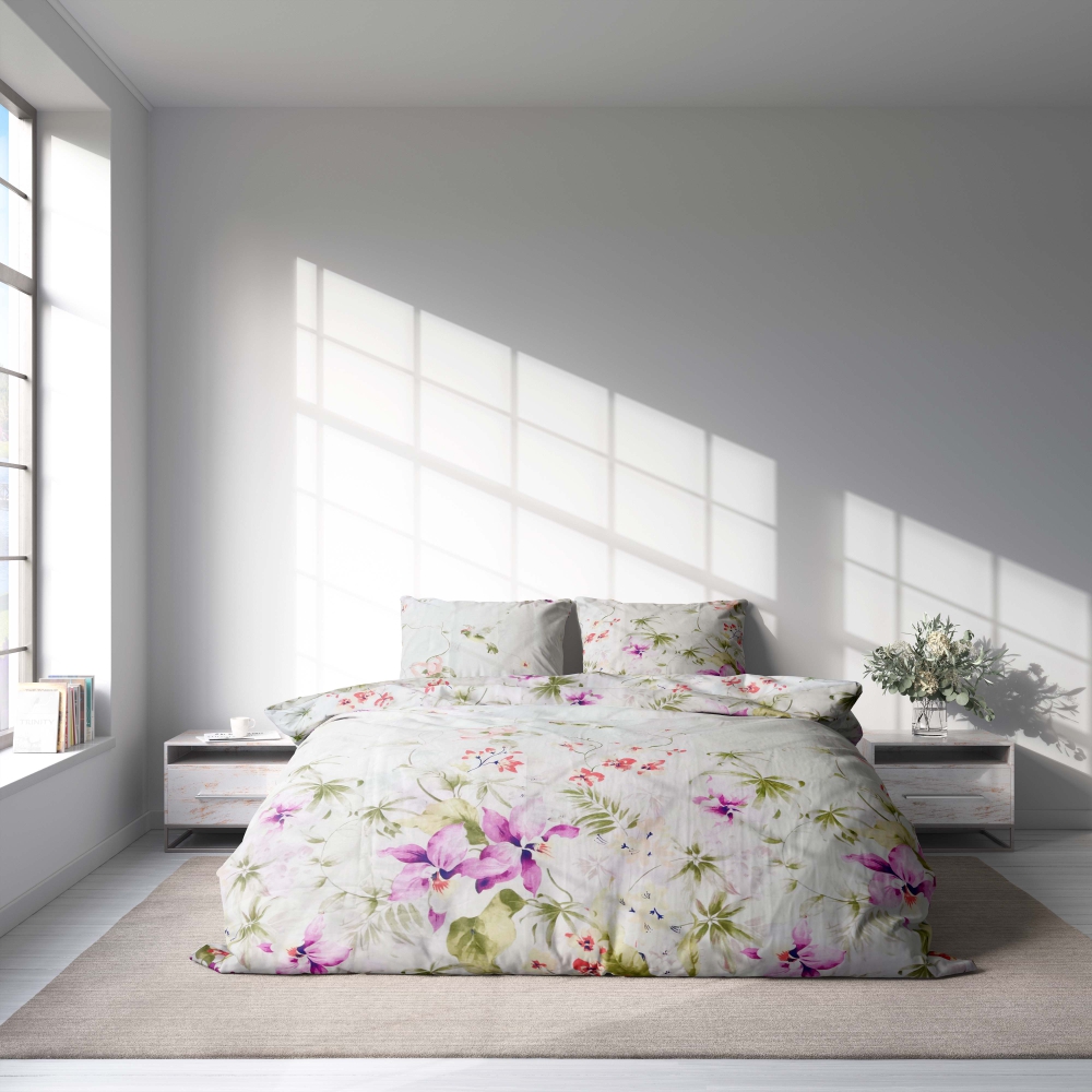 Bedding Set „Tropic Dreams“. Bedding sets 135x200, 140x200 cm, 200x220 cm. White bedding set adorned with beautiful pink and green exotic floral pattern.