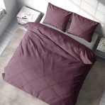Bedding Set „Tulipwood“. Purple bedding, 140x200 cm, 200x200 cm, 200x220 cm. Elegant bordo bedding set adds sophistication.