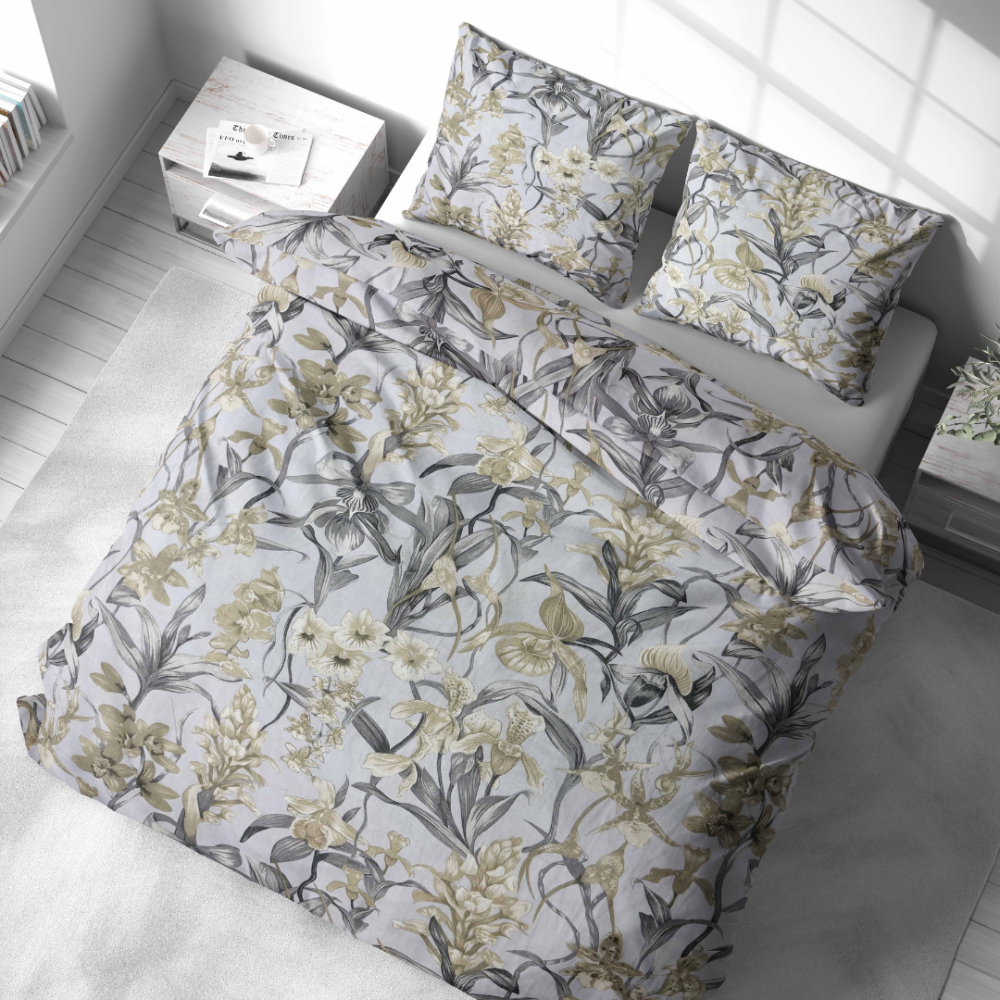 Bedding Set „Wildings“. Bedding sets 155x200, 140x200 cm, 150x200 cm, 160x200 cm, 180x200 cm, 200x200 cm, 200x220 cm, 220x240 cm. Bedding set on a soft blue background with grey-yellow blossoms