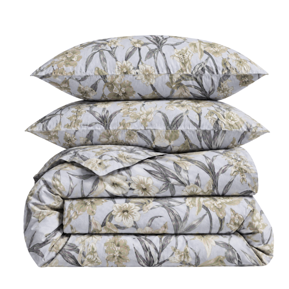 Bedding Set „Wildings“. Bedding sets 155x200, 140x200 cm, 150x200 cm, 160x200 cm, 180x200 cm, 200x200 cm, 200x220 cm, 220x240 cm. Light blue bedding set with soft yellow-grey floral pattern Bedding Set „Wildings“. Bedding sets 155x200, 140x200 cm, 150x200 cm, 160x200 cm, 180x200 cm, 200x200 cm, 200x220 cm, 220x240 cm. Light blue bedding set with soft yellow-grey floral pattern
