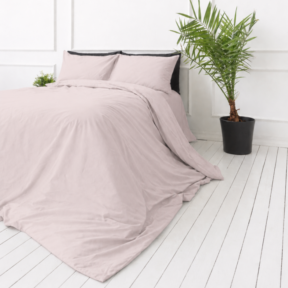 Percale Bedding Set „Shell Percale“. Bedding sets 155x200, 140x200 cm, 150x200 cm, 160x200 cm, 180x200 cm, 200x200 cm, 200x220 cm, 220x240 cm. Minimalist light pink bedding set in pastel tones.