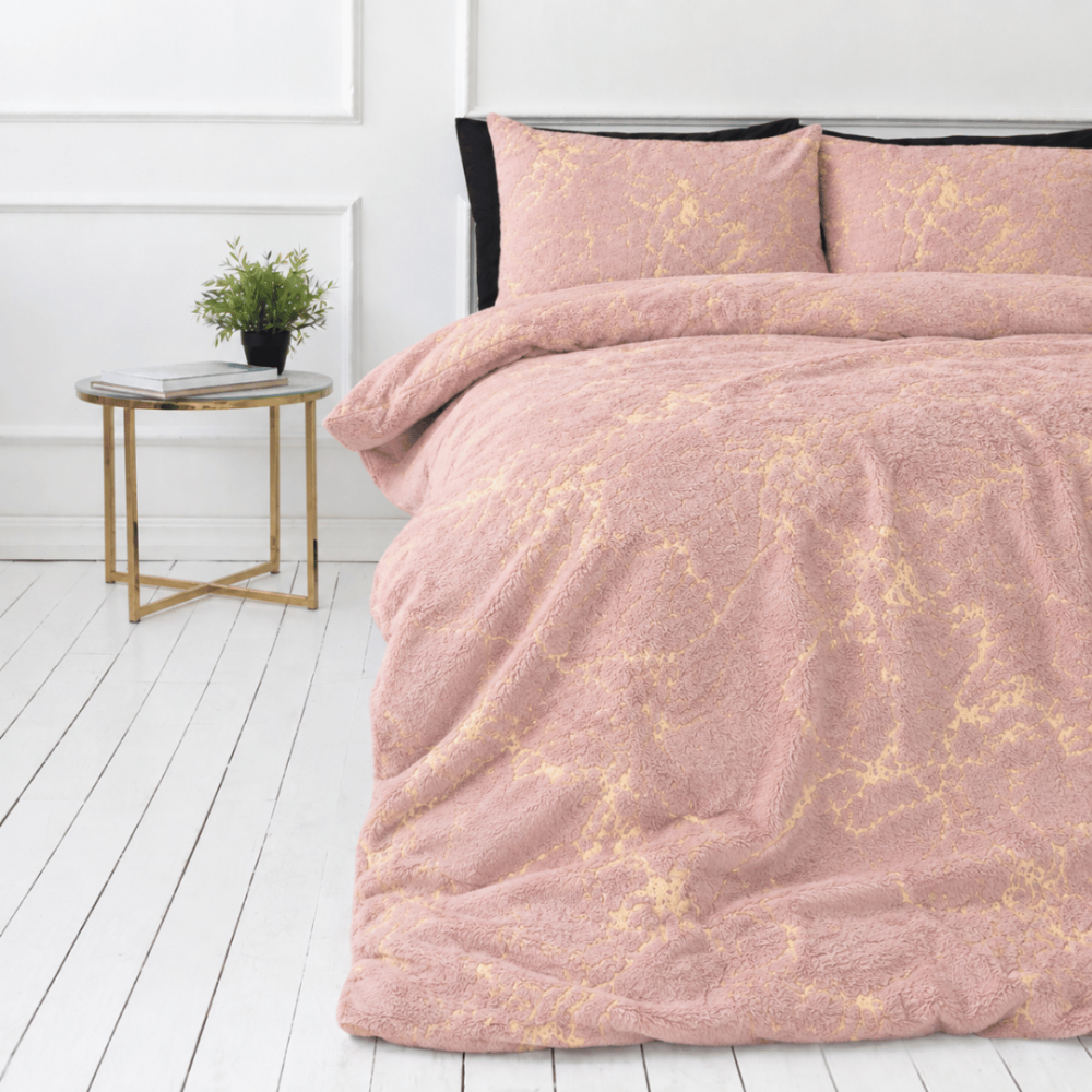 Plush Bedding Set “Minky Gilded Rose”. Plush Bedding, 200x220 cm. Pastel pink bedding with irregular gold-colored marble-inspired details. Plush Bedding Set “Minky Gilded Rose”. Plush Bedding, 200x220 cm. Pastel pink bedding with irregular gold-colored marble-inspired details.