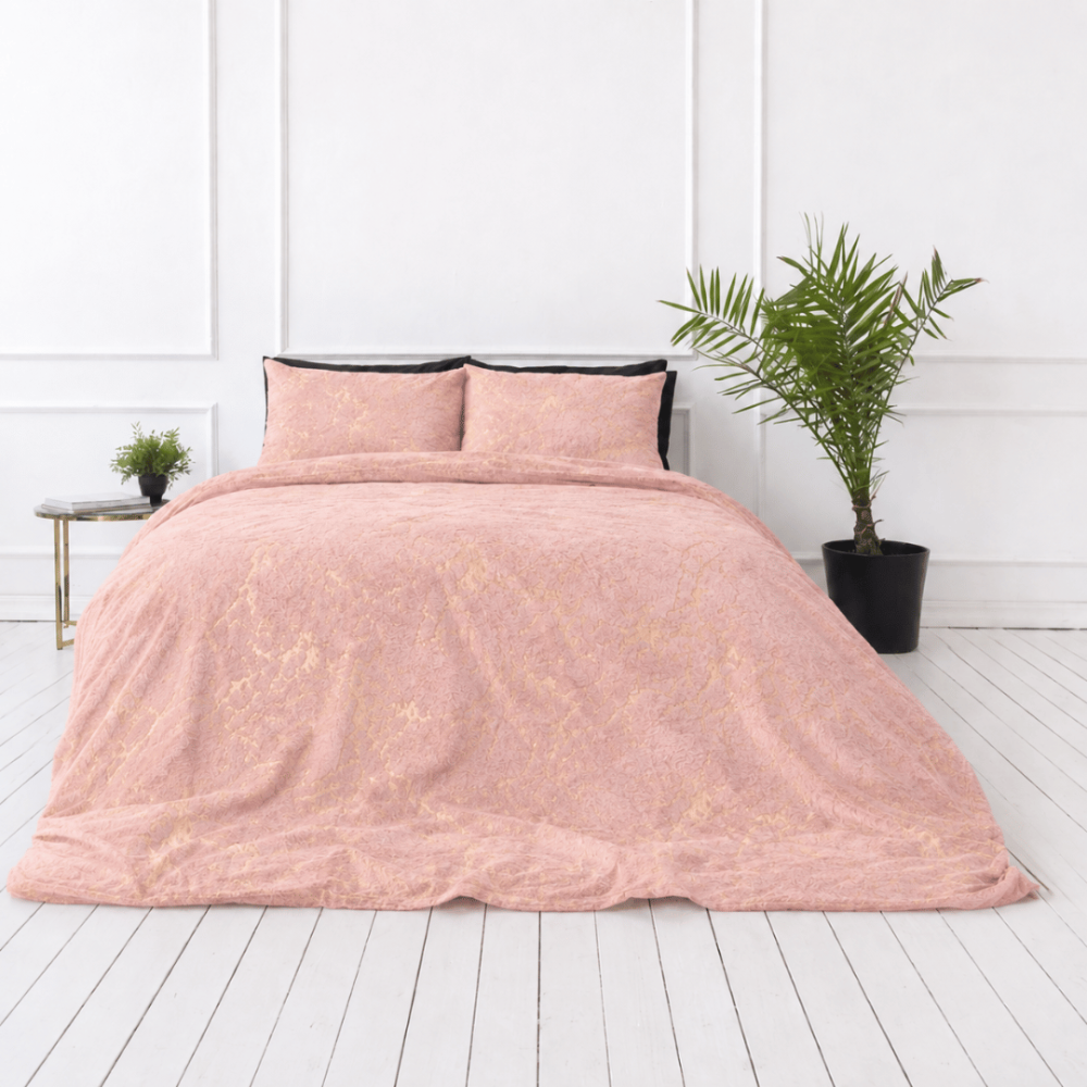 Plush Bedding Set “Minky Gilded Rose”. Plush Bedding, 200x220 cm. Light pink bedding with a striking abstract gold marble pattern. Plush Bedding Set “Minky Gilded Rose”. Plush Bedding, 200x220 cm. Light pink bedding with a striking abstract gold marble pattern.