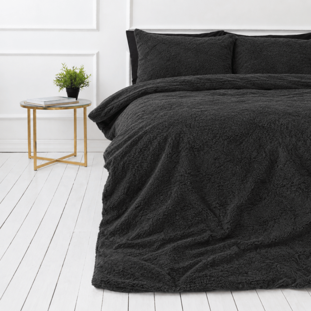 Plush Bedding Set “Minky Black”. Plush Bedding, 200x220 cm. Luxurious black plush bedding set adding sophistication to the bedroom.