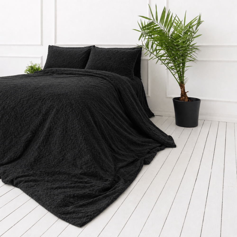 Plush Bedding Set “Minky Black”. Plush Bedding, 200x220 cm. Dark, solid black plush bedding set with a sleek look.