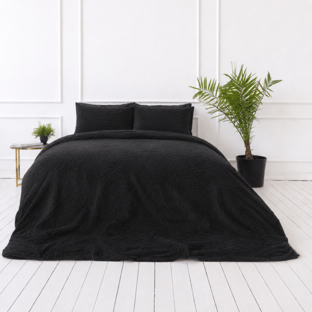 Plush Bedding Set “Minky Black”. Plush Bedding, 200x220 cm. Soft and warm black plush bedding set for modern interiors.