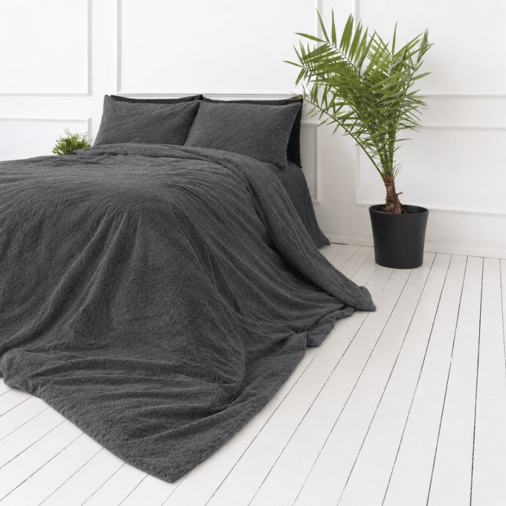 Plush Bedding Set “Minky Dark Grey”. Plush Bedding, 200x220 cm. Classic dark grey plush bedding set that suits any interior style. Plush Bedding Set “Minky Dark Grey”. Plush Bedding, 200x220 cm. Classic dark grey plush bedding set that suits any interior style.