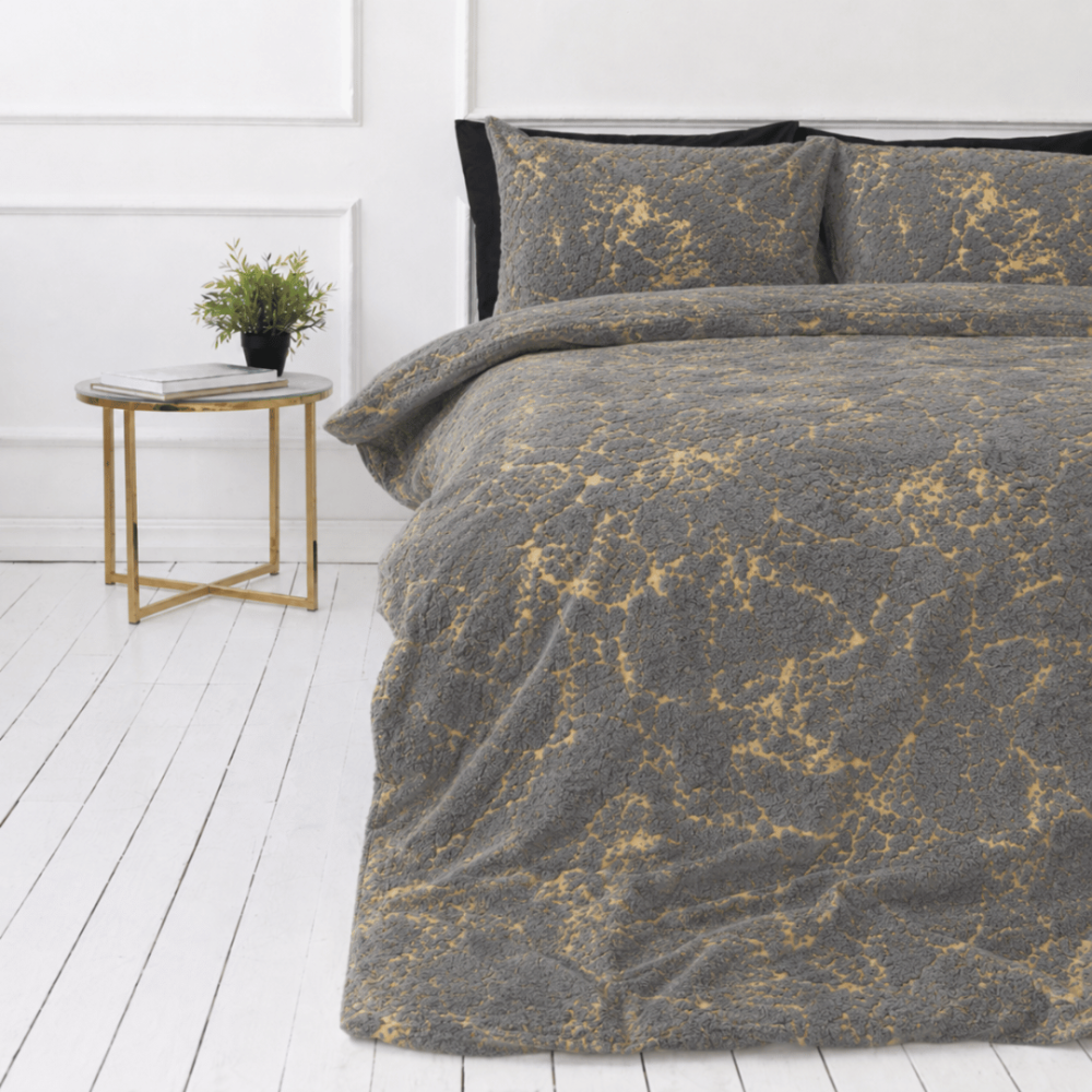 Plush Bedding Set “Minky Gilded Grey”. Plush Bedding, 200x220 cm. Dark grey bedding decorated with irregular gold-colored marble lines. Plush Bedding Set “Minky Gilded Grey”. Plush Bedding, 200x220 cm. Dark grey bedding decorated with irregular gold-colored marble lines.