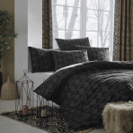 Premium Sateen Bedding Set „Bailey Black“. Bedding sets 135x200, 140x200 cm, 200x200 cm, 200x220 cm. Bedding set in black color featuring an elegant ornament pattern for a sophisticated and stylish bedroom look.
