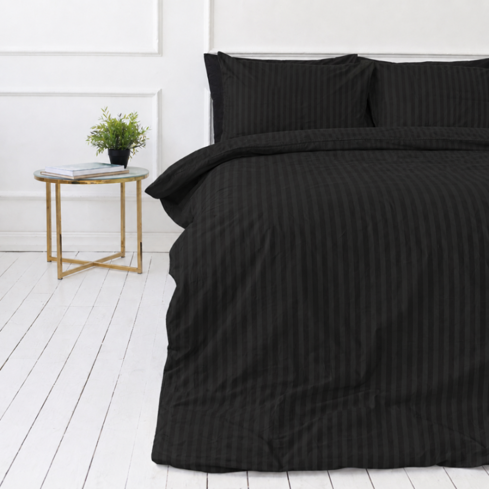 Premium Sateen Bedding Set „Black Stripe Sateen“. Mako cotton sateen bedding, 140x200 cm, 200x200 cm. Black cotton set with subtle stripes.