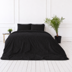 Premium Sateen Bedding Set „Black Stripe Sateen“. Mako cotton sateen bedding, 140x200 cm, 200x200 cm. Classic black bedding with thin vertical stripes.