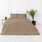 Premium Sateen Bedding Set „Brandy Stripe Sateen“. Bedding sets 150x200, 140x200 cm, 150x200 cm, 160x200 cm, 180x200 cm, 200x200 cm, 200x220 cm, 220x240 cm. Brown bedding set with a soft tonal stripe effect