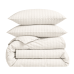 Premium Sateen Bedding Set „Snow White Stripe Sateen“. Mako cotton sateen bedding, 140x200 cm, 150x200 cm, 160x200 cm, 180x200 cm, 200x200 cm, 200x220 cm, 220x240 cm. Cream white bedding set with a subtle striped pattern.