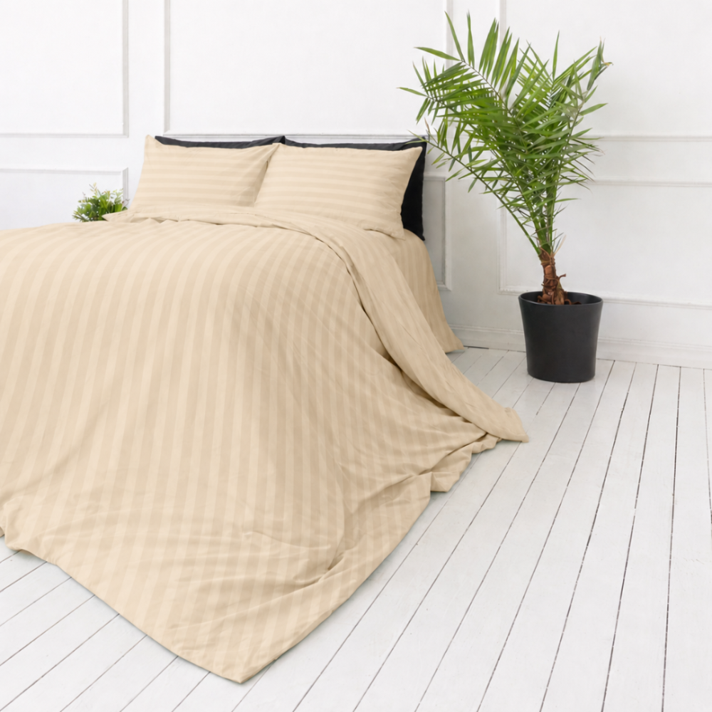 Premium Sateen Bedding Set „Champagne Stripe Sateen“. Bedding sets 150x200, 140x200 cm, 150x200 cm, 160x200 cm, 180x200 cm, 200x200 cm, 200x220 cm, 220x240 cm. Sand-colored bedding set with a soft satin stripe effect