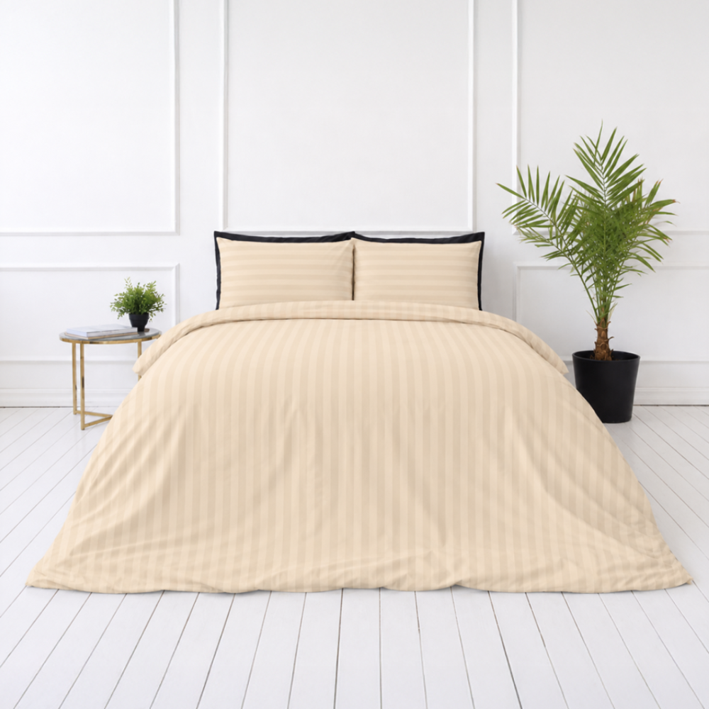 Premium Sateen Bedding Set „Champagne Stripe Sateen“. Bedding sets 150x200, 140x200 cm, 150x200 cm, 160x200 cm, 180x200 cm, 200x200 cm, 200x220 cm, 220x240 cm. Light cream bedding set with a subtle striped pattern