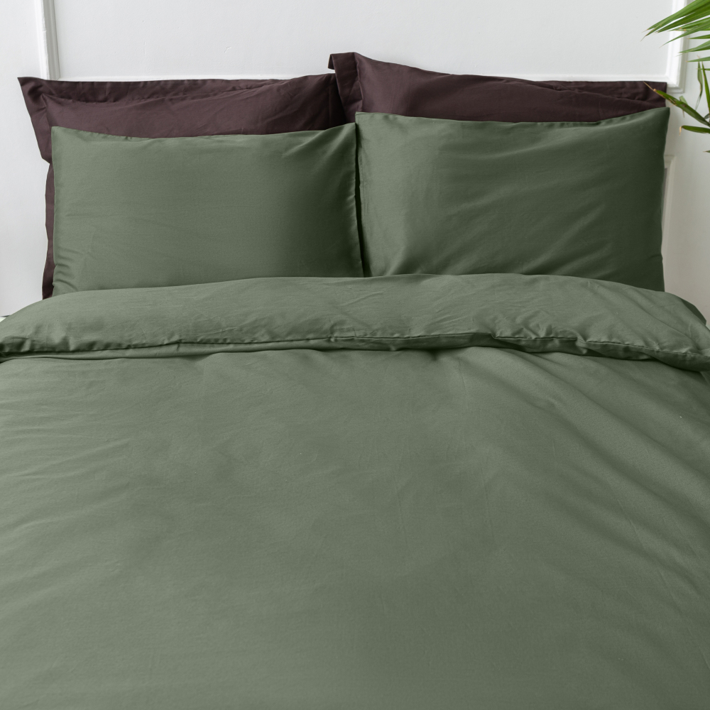 Premium Sateen Bedding Set „Dark green“. Bedding sets 135x200, 140x200 cm, 200x200 cm, 200x220 cm. Comfortable dark green satin bedding set.