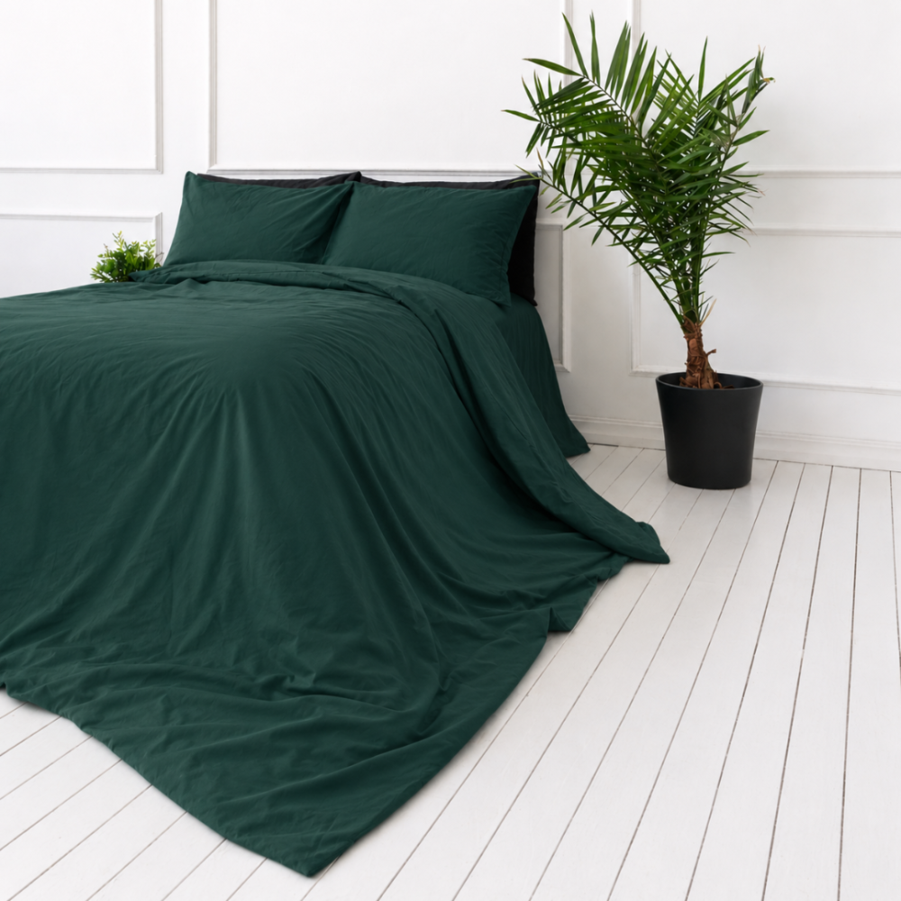 Premium Sateen Bedding Set „Dark green sateen“. Mako cotton sateen bedding, 140x200 cm, 150x200 cm, 160x200 cm, 180x200 cm, 200x200 cm, 200x220 cm, 220x240 cm. Comfortable dark green satin bedding set.