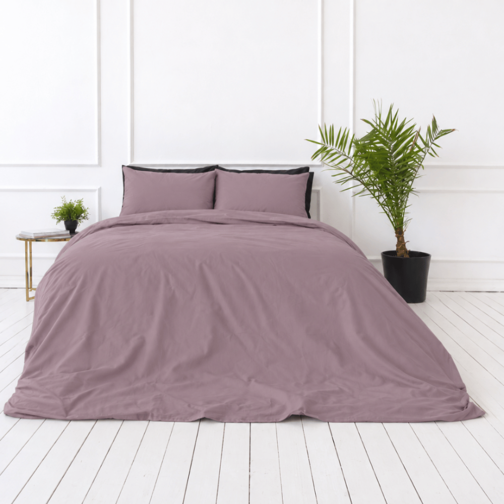 Premium Sateen Bedding Set „Grape sateen“. Mako cotton sateen bedding, 140x200 cm, 150x200 cm, 160x200 cm, 180x200 cm, 200x200 cm, 200x220 cm, 220x240 cm. Soft pink bedding set for a cozy bedroom interior Premium Sateen Bedding Set „Grape sateen“. Mako cotton sateen bedding, 140x200 cm, 150x200 cm, 160x200 cm, 180x200 cm, 200x200 cm, 200x220 cm, 220x240 cm. Soft pink bedding set for a cozy bedroom interior