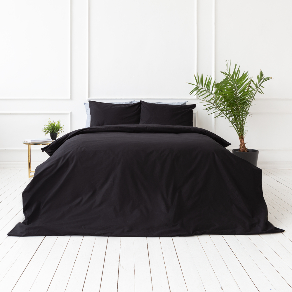 Premium Sateen Bedding Set „Midnight“. Bedding sets 135x200, 140x200 cm, 200x200 cm, 200x220 cm. Elegant black satin bedding for the bedroom.