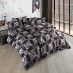 Premium Sateen Bedding Set „Pablo Pink“. Bedding sets 135x200, 140x200 cm, 200x200 cm, 200x220 cm. Bedding set in black with a squared design, featuring pink roses and leaf patterns, creating a stylish and elegant look.