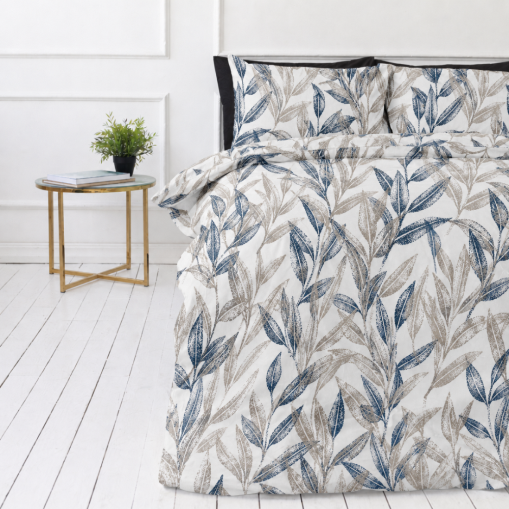 Premium Sateen Bedding Set „Painting“. Bedding sets 150x200, 140x200 cm, 150x200 cm, 160x200 cm, 180x200 cm, 200x200 cm, 200x220 cm, 220x240 cm. Light bedding set with blue and beige botanical leaves Premium Sateen Bedding Set „Painting“. Bedding sets 150x200, 140x200 cm, 150x200 cm, 160x200 cm, 180x200 cm, 200x200 cm, 200x220 cm, 220x240 cm. Light bedding set with blue and beige botanical leaves