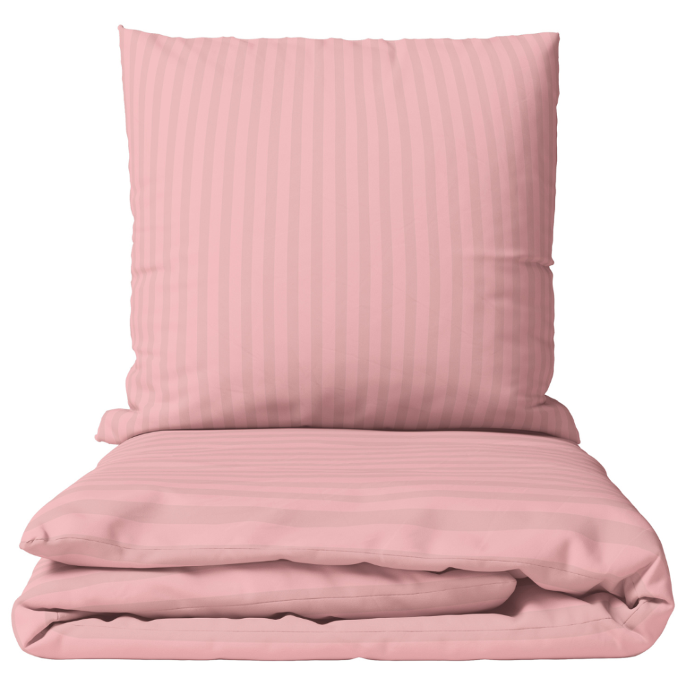 Premium Sateen Bedding Set „Seashell Pink Stripe Sateen“. Mako cotton sateen bedding, 140x200 cm, 150x200 cm, 160x200 cm, 180x200 cm, 200x200 cm, 200x220 cm, 220x240 cm. Pink coral striped bedding set in a soft and airy interior Premium Sateen Bedding Set „Seashell Pink Stripe Sateen“. Mako cotton sateen bedding, 140x200 cm, 150x200 cm, 160x200 cm, 180x200 cm, 200x200 cm, 200x220 cm, 220x240 cm. Pink coral striped bedding set in a soft and airy interior