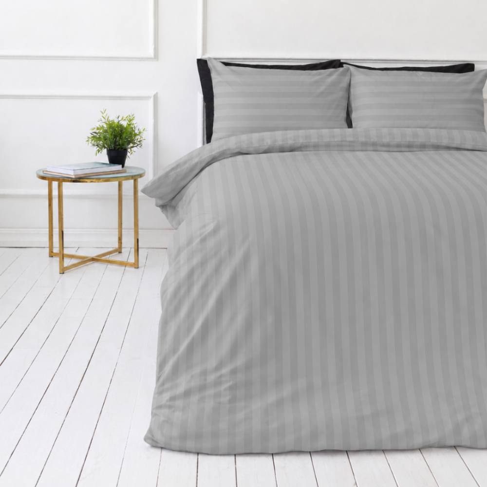 Premium Sateen Bedding Set „Silver Stripe Sateen“. Bedding sets 150x200, 140x200 cm, 150x200 cm, 160x200 cm, 180x200 cm, 200x200 cm, 200x220 cm, 220x240 cm. Grey striped bedding set with a soft satin effect Premium Sateen Bedding Set „Silver Stripe Sateen“. Bedding sets 150x200, 140x200 cm, 150x200 cm, 160x200 cm, 180x200 cm, 200x200 cm, 200x220 cm, 220x240 cm. Grey striped bedding set with a soft satin effect