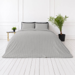 Premium Sateen Bedding Set „Silver Stripe Sateen“. Bedding sets 150x200, 140x200 cm, 150x200 cm, 160x200 cm, 180x200 cm, 200x200 cm, 200x220 cm, 220x240 cm. Light grey bedding set with subtle stripe detailing Premium Sateen Bedding Set „Silver Stripe Sateen“. Bedding sets 150x200, 140x200 cm, 150x200 cm, 160x200 cm, 180x200 cm, 200x200 cm, 200x220 cm, 220x240 cm. Light grey bedding set with subtle stripe detailing
