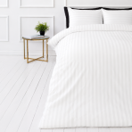 Premium Sateen Bedding Set „White Stripe Sateen“. Mako cotton sateen bedding, 140x200 cm, 150x200 cm, 160x200 cm, 180x200 cm, 200x200 cm, 200x220 cm, 220x240 cm. Bedding set with a white base and soft vertical stripes