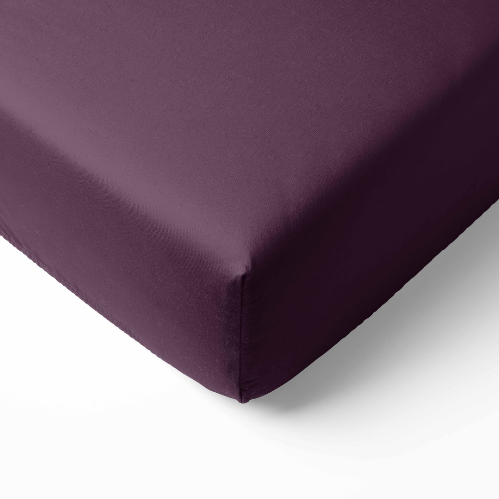 Satin Fitted Sheet „Plum glow“. Fitted sheets 160x200, 90x200 cm, 140x200 cm, 160x200 cm, 180x200 cm. Luxurious plum fitted sheet, ensuring a secure and smooth fit for a restful night's sleep.