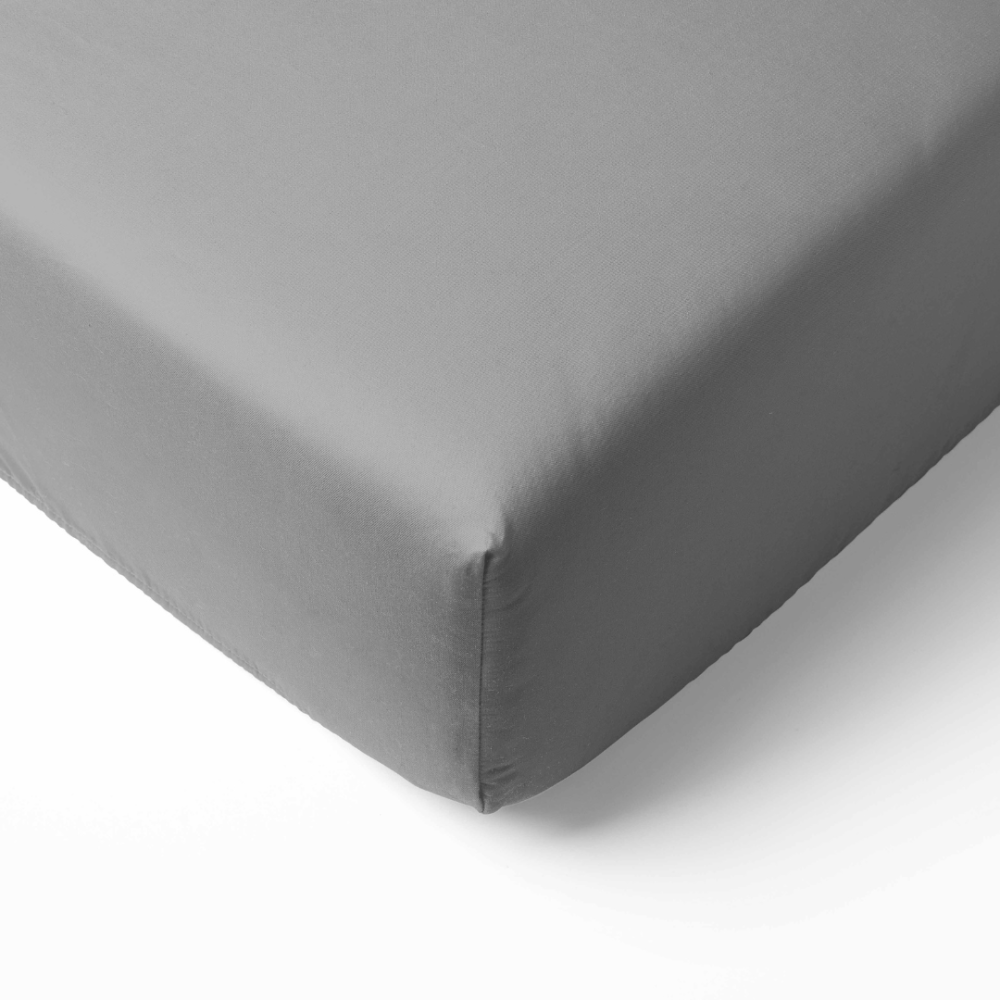 Satin Fitted Sheet „Silver glow“. Fitted sheets 160x200, 90x200 cm, 140x200 cm, 160x200 cm, 180x200 cm. Glistening silver bed sheet, perfect for a contemporary and stylish bedroom look.