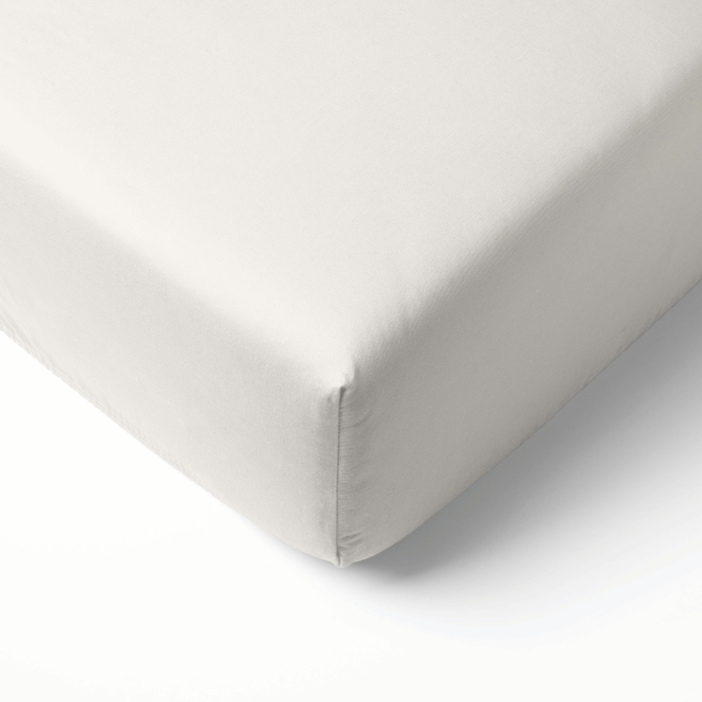 Satin Fitted Sheet „Snow White Sateen“. Fitted sheets 160x200, 90x200 cm, 140x200 cm, 160x200 cm, 180x200 cm. Ivory fitted sheet without patterns. Satin Fitted Sheet „Snow White Sateen“. Fitted sheets 160x200, 90x200 cm, 140x200 cm, 160x200 cm, 180x200 cm. Ivory fitted sheet without patterns.