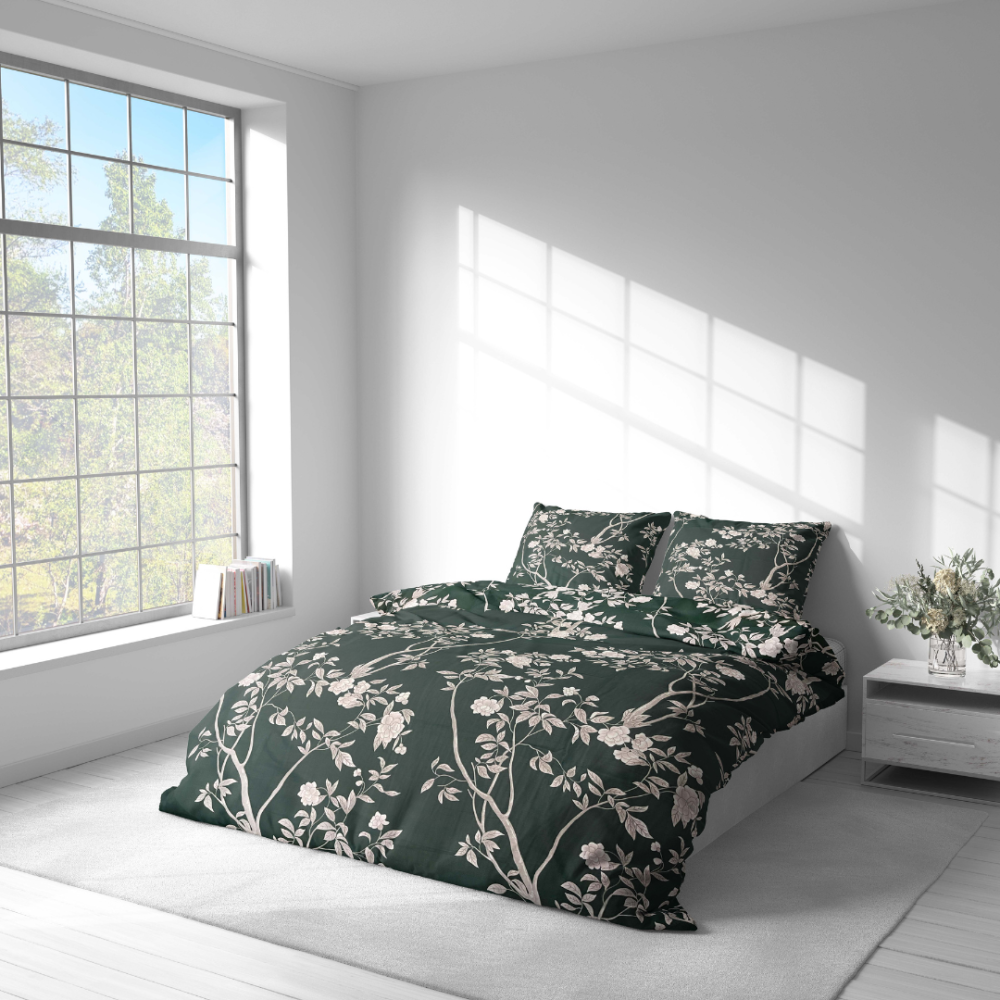 Premium Sateen Bedding Set „Blooming Forest“. Bedding sets 135x200, 140x200 cm, 200x200 cm, 200x220 cm. Bedding set in rich dark green, featuring tree branches with scattered blossoms, creating an elegant botanical theme.