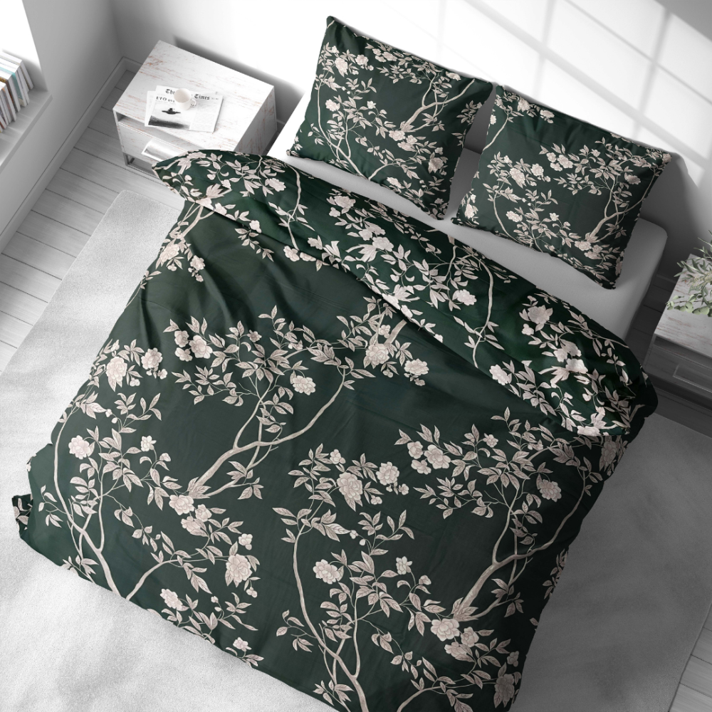 Premium Sateen Bedding Set „Blooming Forest“. Bedding sets 135x200, 140x200 cm, 200x200 cm, 200x220 cm. Lush dark green bedding set with blooming branches, bringing a peaceful, nature-inspired vibe with soft floral accents.