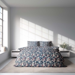 Premium Sateen Bedding Set „Bouquet“. Bedding sets with plants, 140x200 cm, 200x200 cm, 200x220 cm. Serene dark blue bedding adorned with intricate floral motifs in shades of light blue, pink, and red.