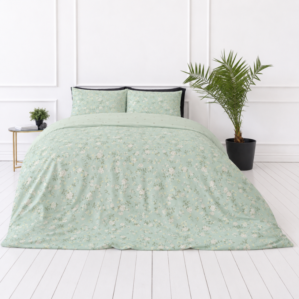 Sateen Bedding Set „Carlone“. Bedding sets 135x200, 140x200 cm, 200x200 cm, 200x220 cm. Floral cotton satin bedding set on a soft green background Sateen Bedding Set „Carlone“. Bedding sets 135x200, 140x200 cm, 200x200 cm, 200x220 cm. Floral cotton satin bedding set on a soft green background
