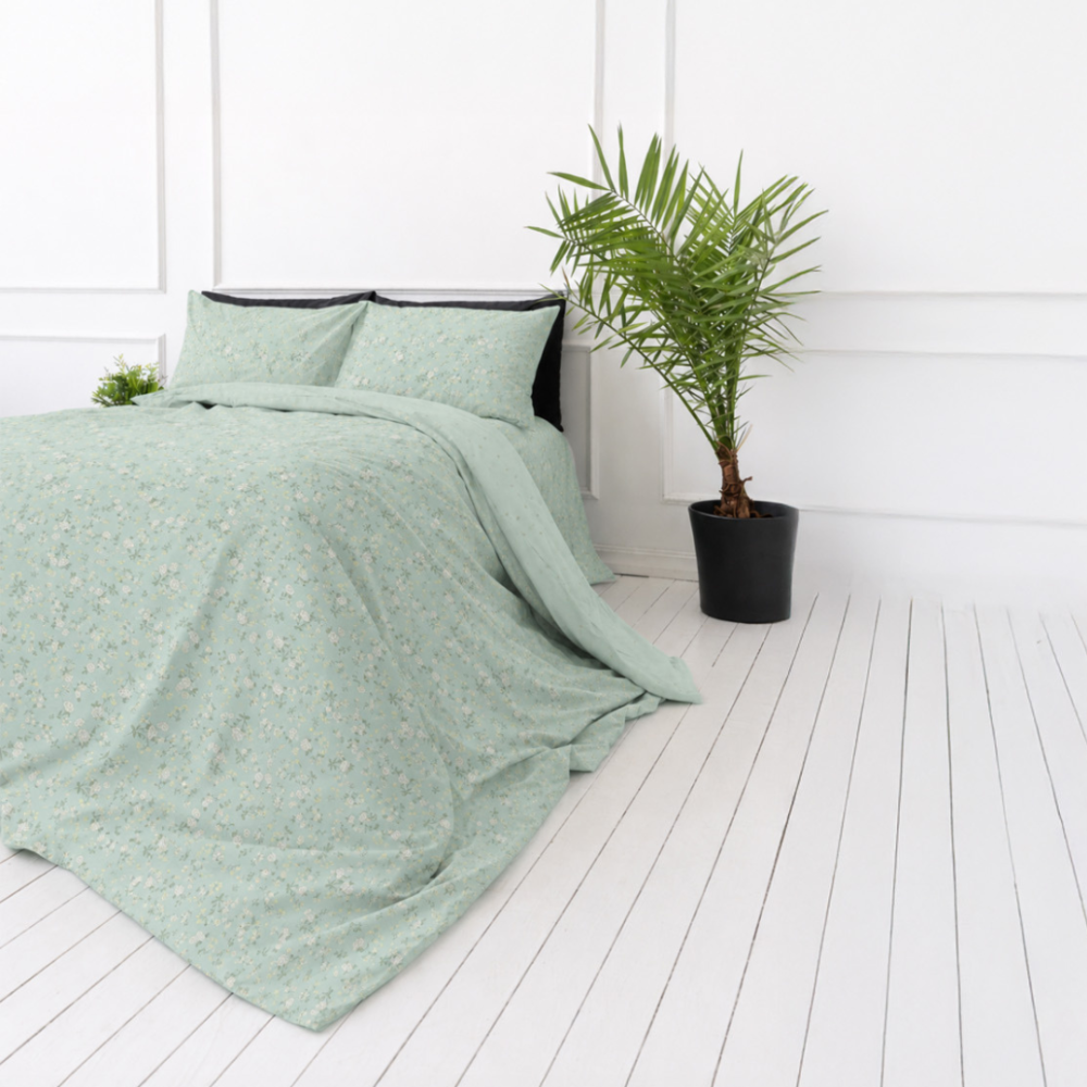 Sateen Bedding Set „Carlone“. Bedding sets 135x200, 140x200 cm, 200x200 cm, 200x220 cm. Mint-colored bedding with subtle white and cream blossoms Sateen Bedding Set „Carlone“. Bedding sets 135x200, 140x200 cm, 200x200 cm, 200x220 cm. Mint-colored bedding with subtle white and cream blossoms