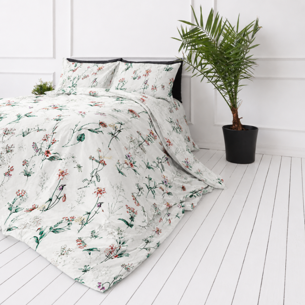 Sateen Bedding Set „Caroline“. Bedding sets 155x200, 140x200 cm, 150x200 cm, 160x200 cm, 180x200 cm, 200x200 cm, 200x220 cm. Romantic sage green bedding set with meadow floral motif.