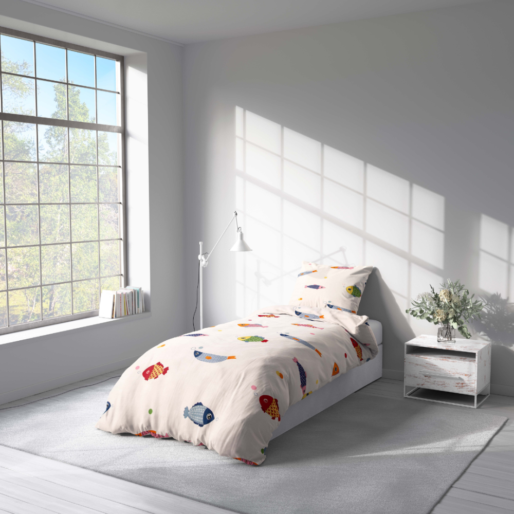 Premium Sateen Bedding Set „Fish wish“. Bedding sets 135x200, 100x140 cm, 140x200 cm. Light cream bedding decorated with bright fish
