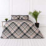Sateen Bedding Set „Flanko“. Bedding sets 135x200, 140x200 cm, 200x200 cm, 200x220 cm. Reversible bedding set with a checked front and dark purple reverse. Sateen Bedding Set „Flanko“. Bedding sets 135x200, 140x200 cm, 200x200 cm, 200x220 cm. Reversible bedding set with a checked front and dark purple reverse.